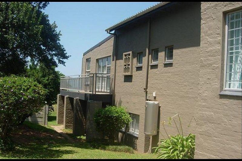 Black Rock Beach Cottage: View- Top & Bottom